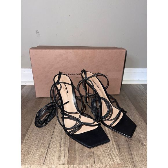 Gianvito Rossi
Ankle-Wrap Leather Stilleto Sandals - Picture 7 of 11